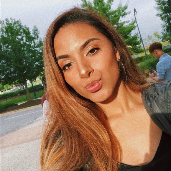 Meet your Posher, Ginette - Picture 1 of 1